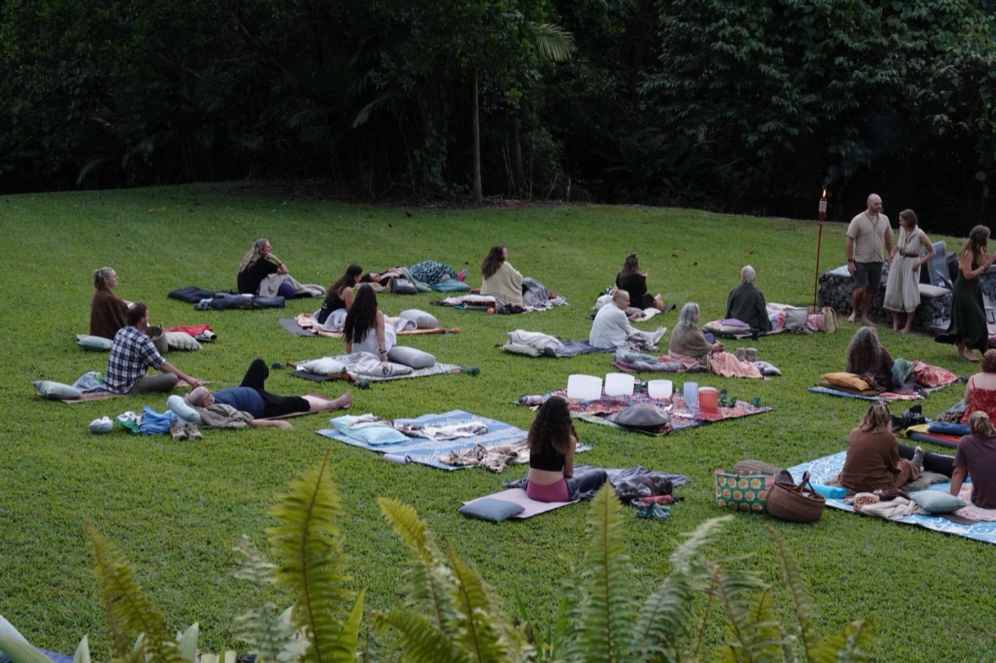 The circle at rest under the open sky
